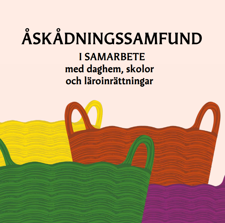 Bild med fyra korgar och text en Åskådningssamfund i samarbete med daghem, skolor och läroinrättningar